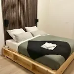 Le-Host
