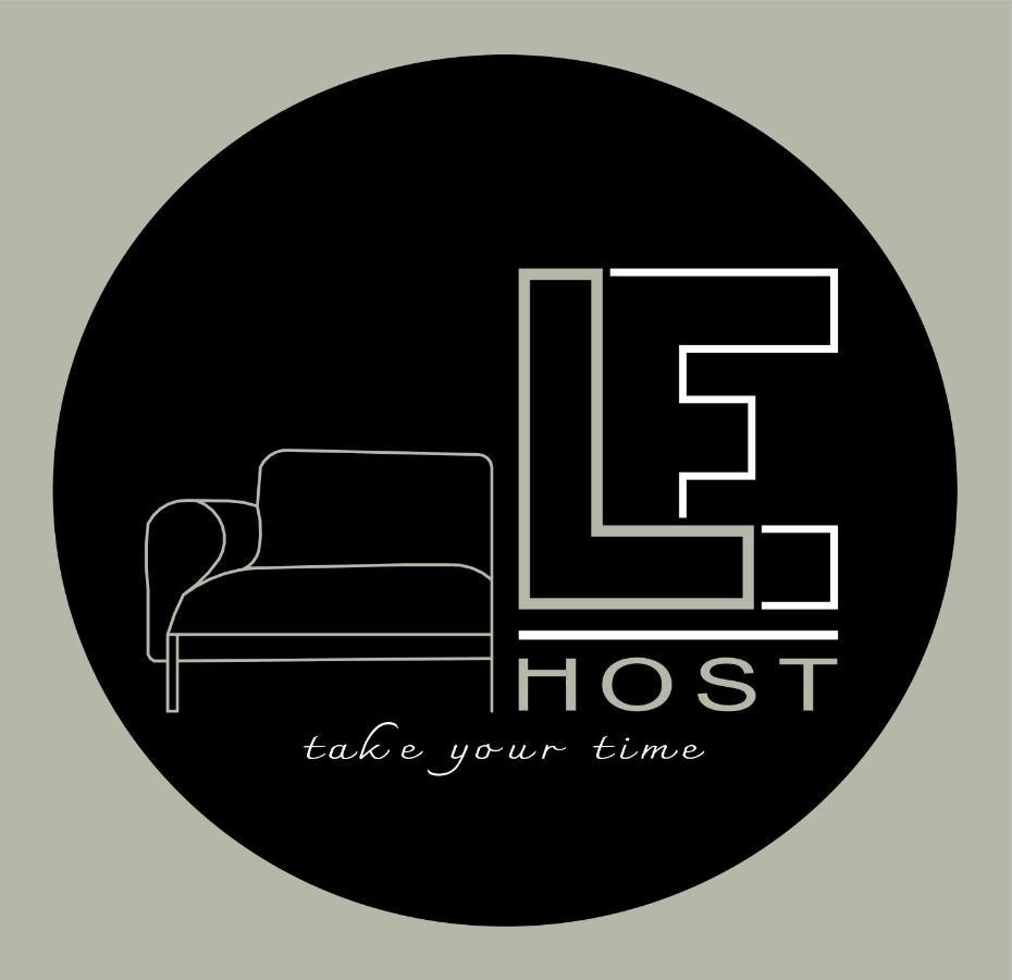 Le-host *